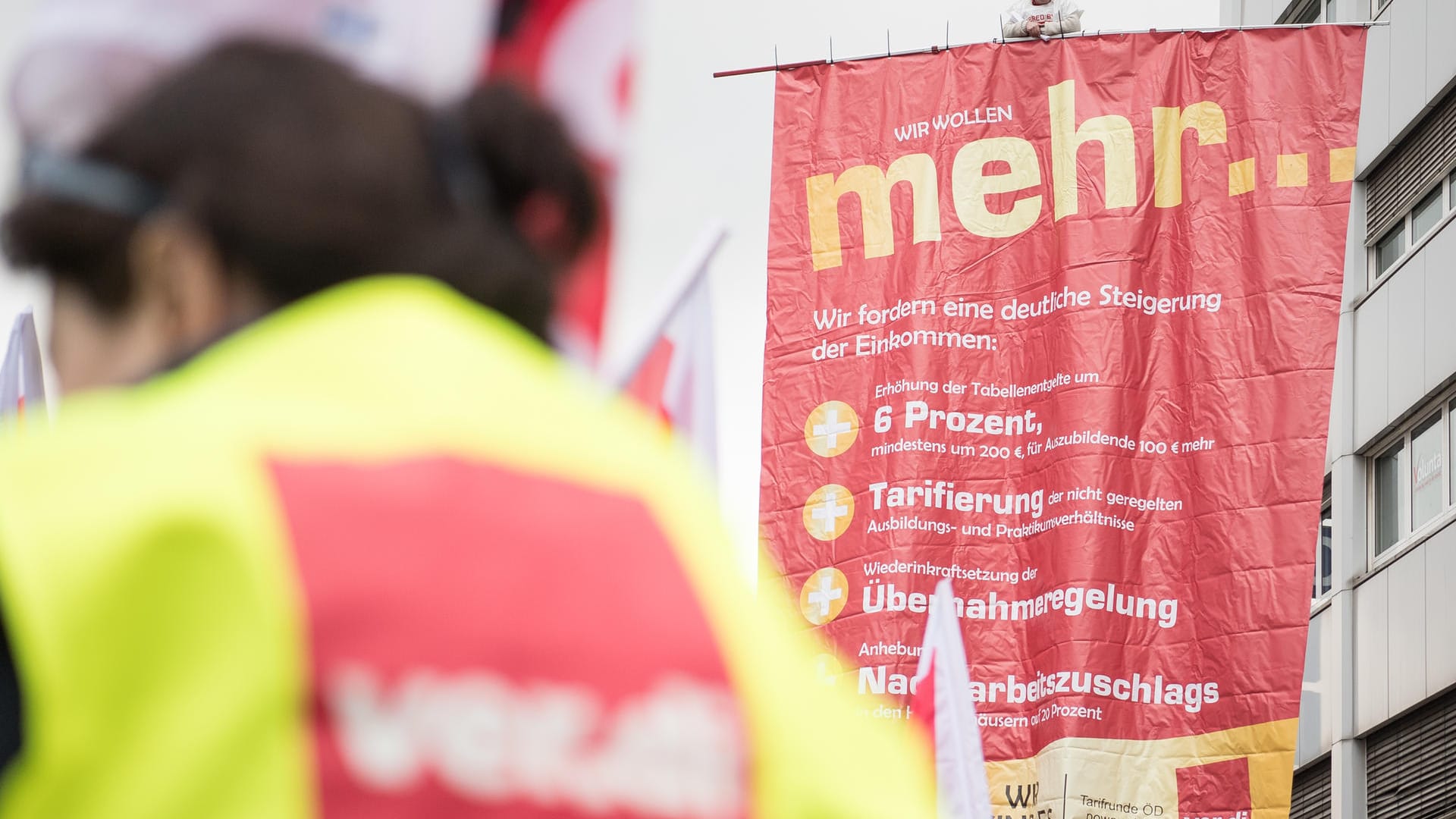 Protestaktion von ver.di: Die Arbeitgeber im öffentlichen Dienst lehnen die Forderung noch ab.