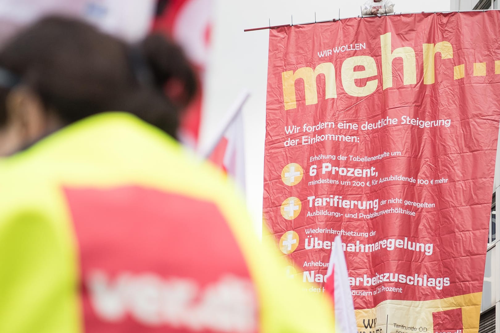 Protestaktion von ver.di: Die Arbeitgeber im öffentlichen Dienst lehnen die Forderung noch ab.