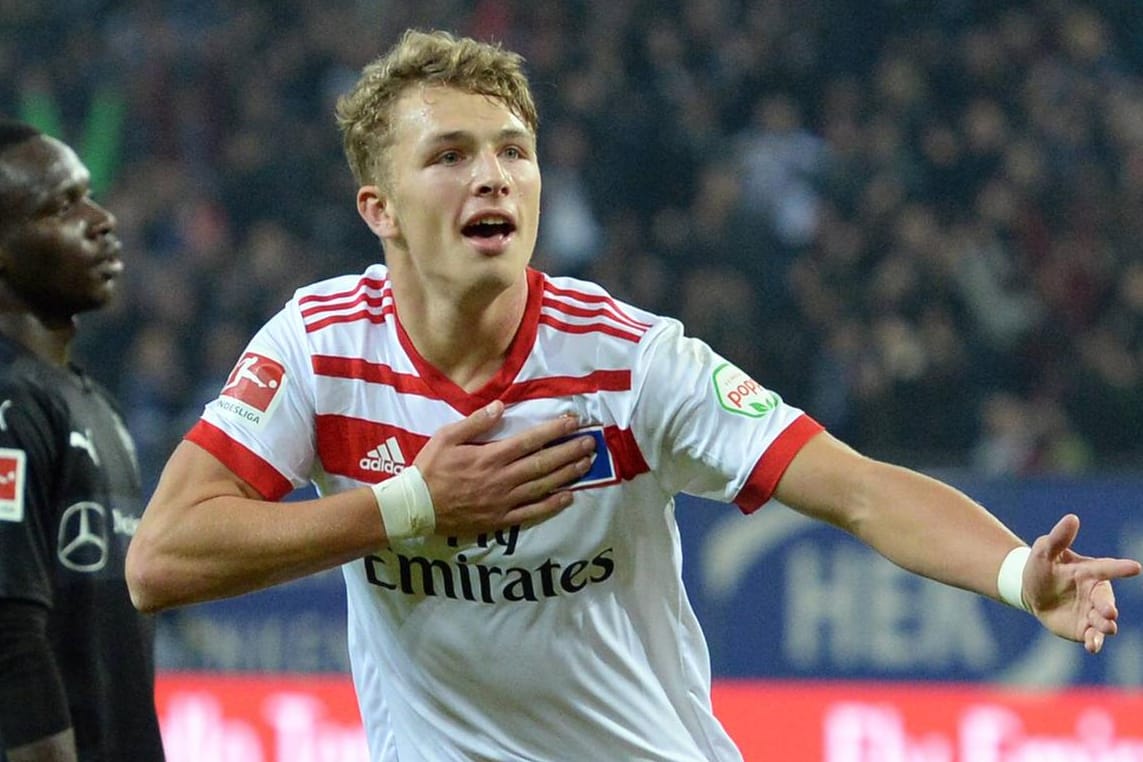 Jann-Fiete Arp bejubelt einen Treffer für den HSV: Bleibt er den Hanseaten treu? Der Stürmer hat offenbar ein Angebot des FC Bayern abgelehnt.