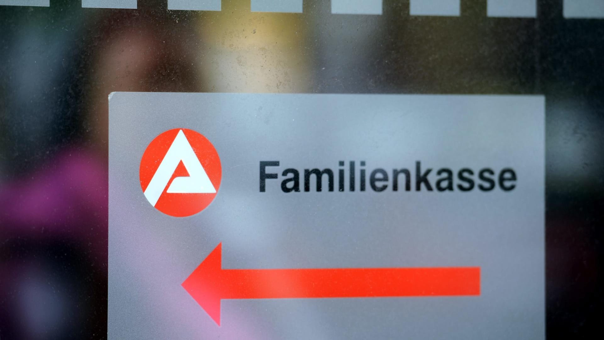 Familienkasse: Nach geltendem Recht haben EU-Ausländer für die Dauer ihres Arbeitsaufenthalts in Deutschland Anspruch auf Kindergeld – auch wenn der Nachwuchs in einem anderen Land lebt.