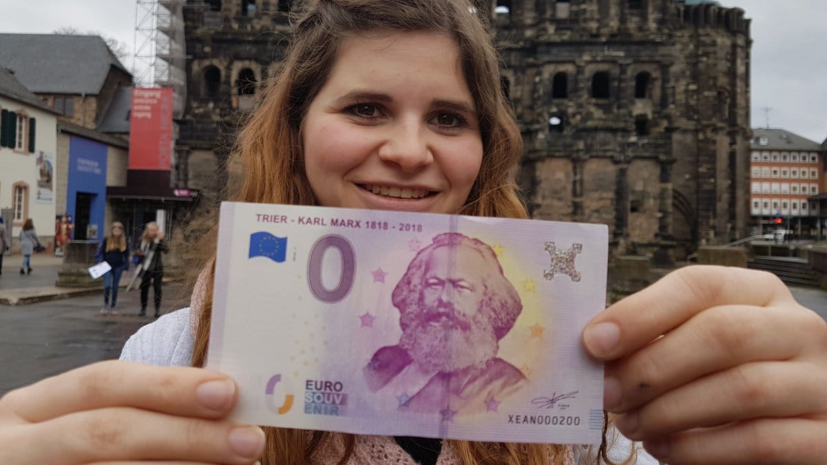 Der 0-Euro-Marx: In den USA hat der Gag aus Trier Verwirrung ausgelöst.