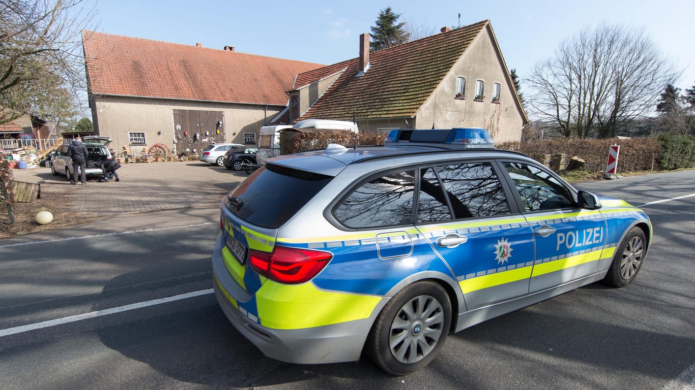 Der Fundort des getöteten 30-Jährigen im ostwestfälischen Hille: Die Polizei vermutet Habgier als Motiv für die Mordserie.