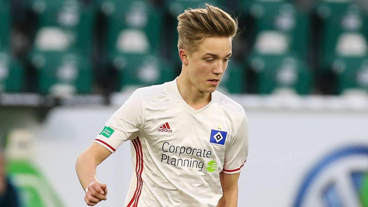 Maximilian Geissen bei einem U19-Testspiel des HSV: Der Sohn von TV-Moderator Oliver Geissen wurde zu den Profis berufen.