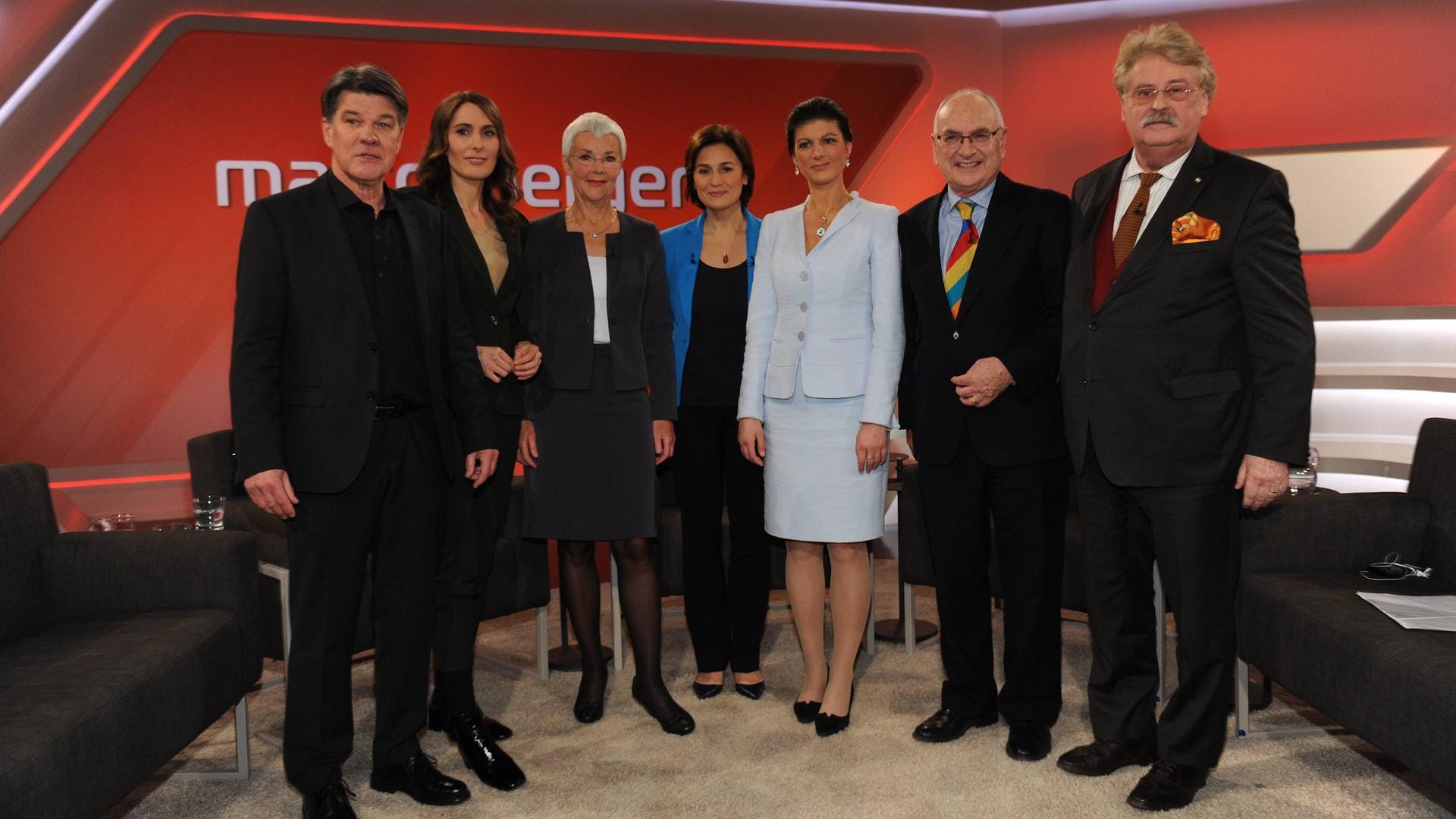Die Diskutierenden: Udo Lielischkies (von links), Anja Kohl, Gabriele Krone-Schmalz, Sandra Maischberger, Sahra Wagenknecht, Anthony Glees und Elmar Brok. Die Diskutierenden: Udo Lielischkies (von links), Anja Kohl, Gabriele Krone-Schmalz, Sandra Maischberger, Sahra Wagenknecht, Anthony Glees und Elmar Brok.