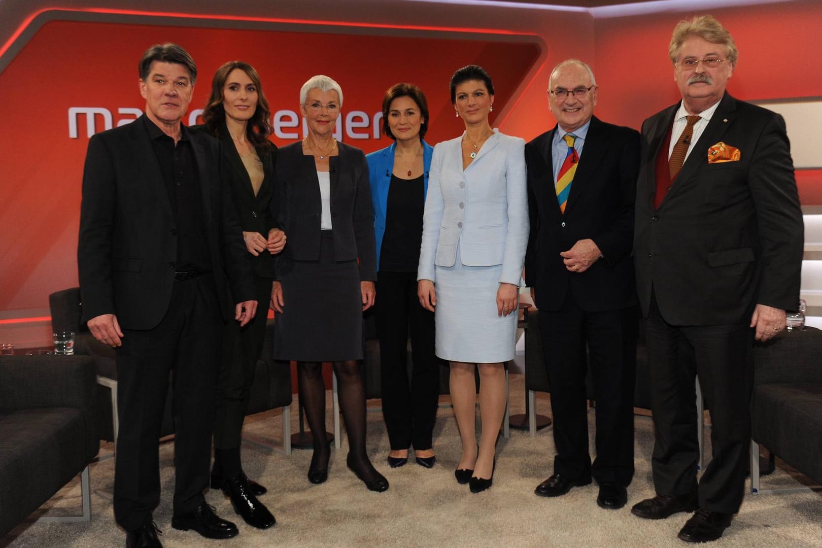 Die Diskutierenden: Udo Lielischkies (von links), Anja Kohl, Gabriele Krone-Schmalz, Sandra Maischberger, Sahra Wagenknecht, Anthony Glees und Elmar Brok.