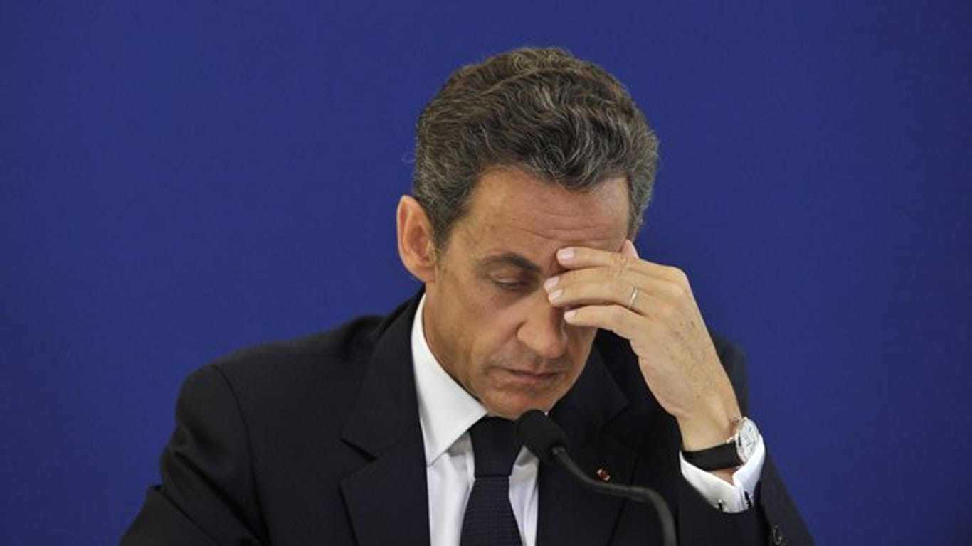 Gegen Sarkozy wurde ein Ermittlungsverfahren unter anderem wegen des Vorwurfs der unerlaubten Wahlkampffinanzierung eröfnet.