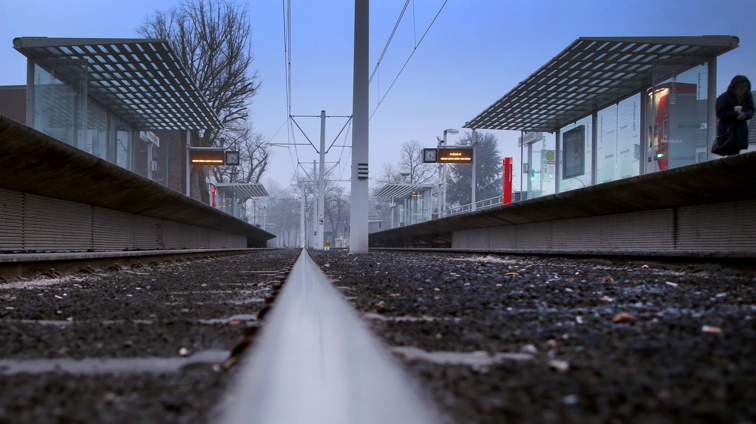 Warnstreiks im öffentlichen Dienst haben den Nahverkehr in einigen deutschen Städten lahmgelegt. Auch Kitas und die Abfallentsorgung waren betroffen.