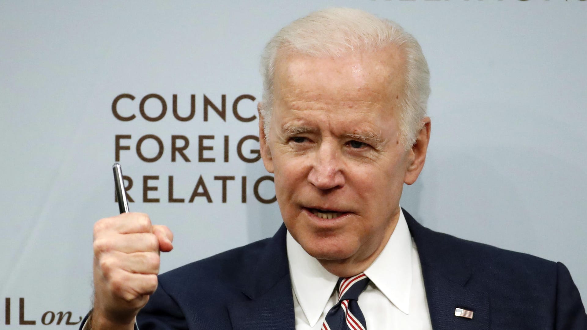 Der ehemalige US-Vizepräsident Joe Biden: Er sagte während einer Rede zur Bekämpfung von sexueller Gewalt an Hochschulen. "Wenn wir an der High School wären, würde ich ihn hinter die Turnhalle bringen und ihn grün und blau schlagen." Der ehemalige US-Vizepräsident Joe Biden: Er sagte während einer Rede zur Bekämpfung von sexueller Gewalt an Hochschulen. "Wenn wir an der High School wären, würde ich ihn hinter die Turnhalle bringen und ihn grün und blau schlagen."