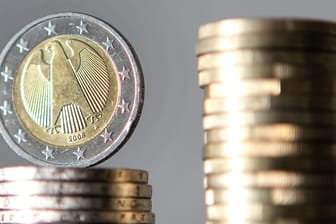 Euro-Münzen stapeln sich: Der Länderfinanzausgleich hat 2017 eine neue Rekordhöhe erreicht.