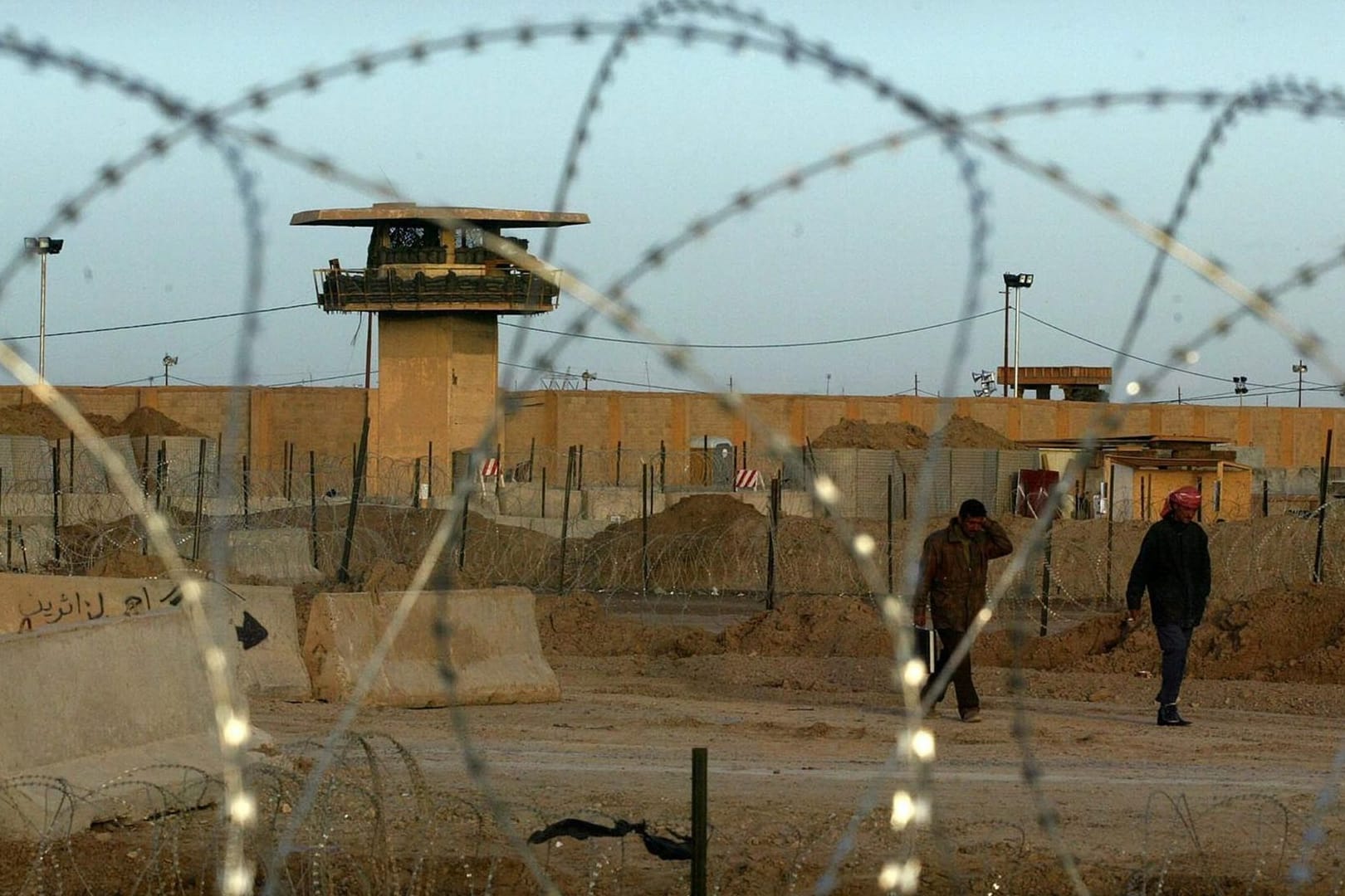 Gefängnis in Bagdad: Laut Medienberichten sitzen fast hundert deutsche IS-Anhänger und ihre Angehörigen in Syrien und im Irak im Gefängnis. (Archivbild)