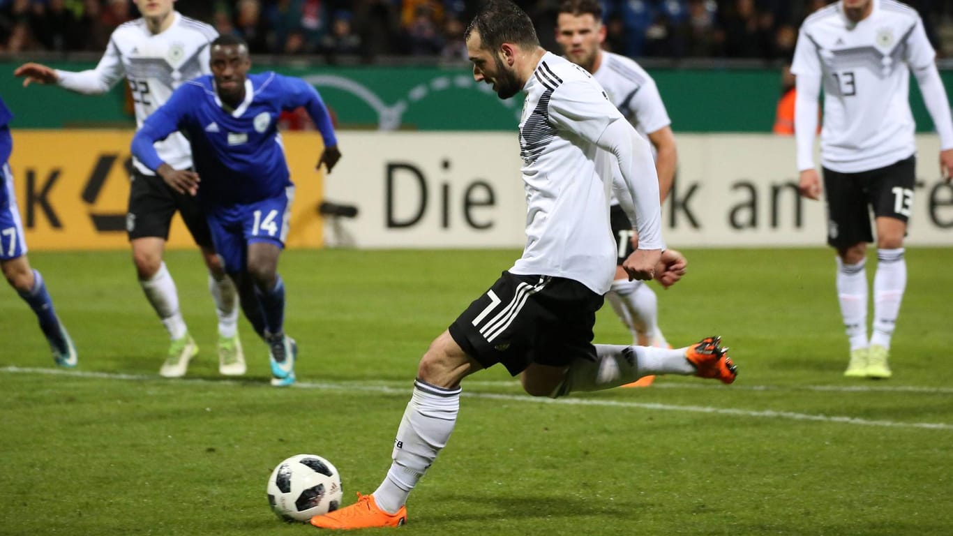 Erfolgreich per Elfmeter: Levin Öztunali setzte mit seinem Tor in der 88. Minute den Schlusspunkt beim 3:0 gegen Israel.