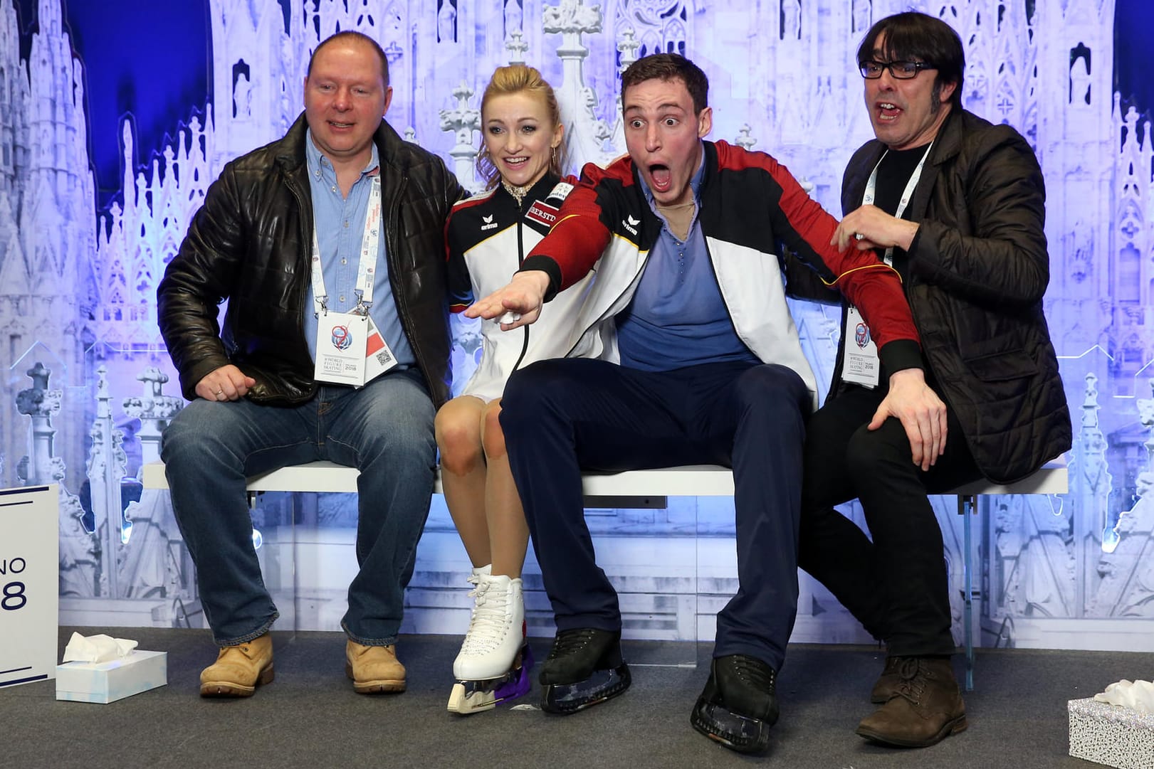 Kaum zu fassen: Die Paarlauf-Stars Aljona Savchenko und Bruno Massot (2. l. r.) gewannen nach den Olympischen Spielen auch die Weltmeisterschaft.