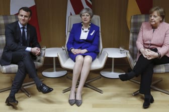 Emmanuel Macron, Theresa May und Angela Merkel: Auf dem EU-Gipfel hat Großbritannien Unterstützung im Fall des Giftanschlags auf den Ex-Agenten Sergei Skripal erhalten.
