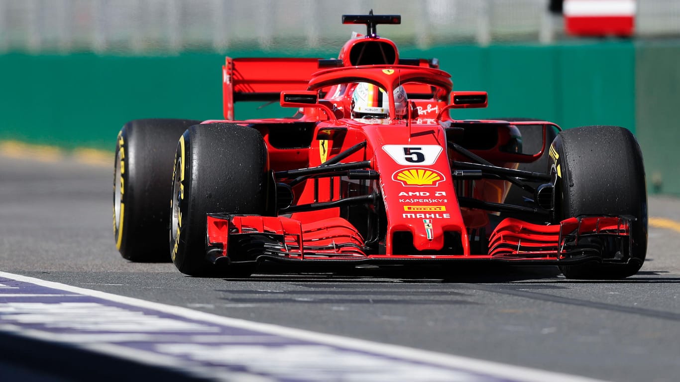 Sebastian Vettel im Ferrari auf der Strecke in Australien. Am Sonntag findet das erste Rennen der Saison statt.