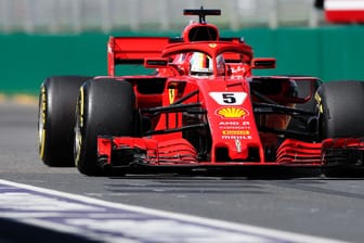 Sebastian Vettel im Ferrari auf der Strecke in Australien. Am Sonntag findet das erste Rennen der Saison statt.