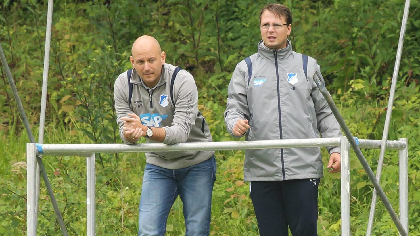 Johannes Spors (r.) mit Hoffenheim-Manager Alexander Rosen im Sommer 2014.