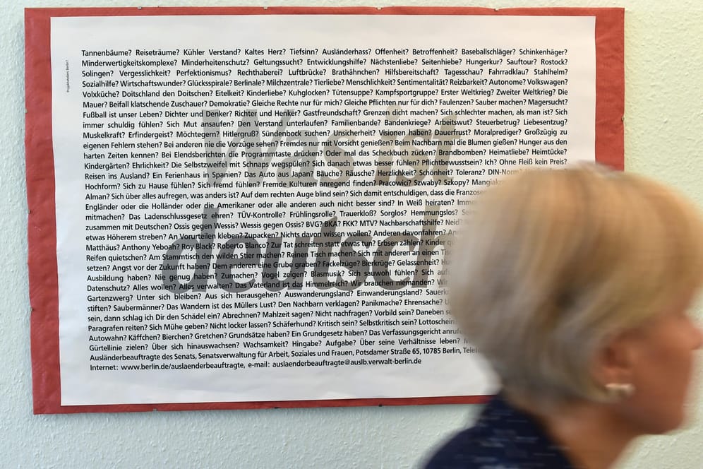 "Was ist deutsch?": Demokratie und Meinungsfreiheit sind unzweifelhaft Bestandteile, findet t-online.de-Kolumnistin Lamya Kaddor.
