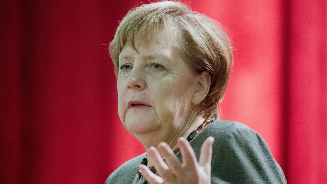 Kanzlerin Angela Merkel in ihrem Wahlkreis: Unbekannte attackierten bereits 2016 ihr Büro.