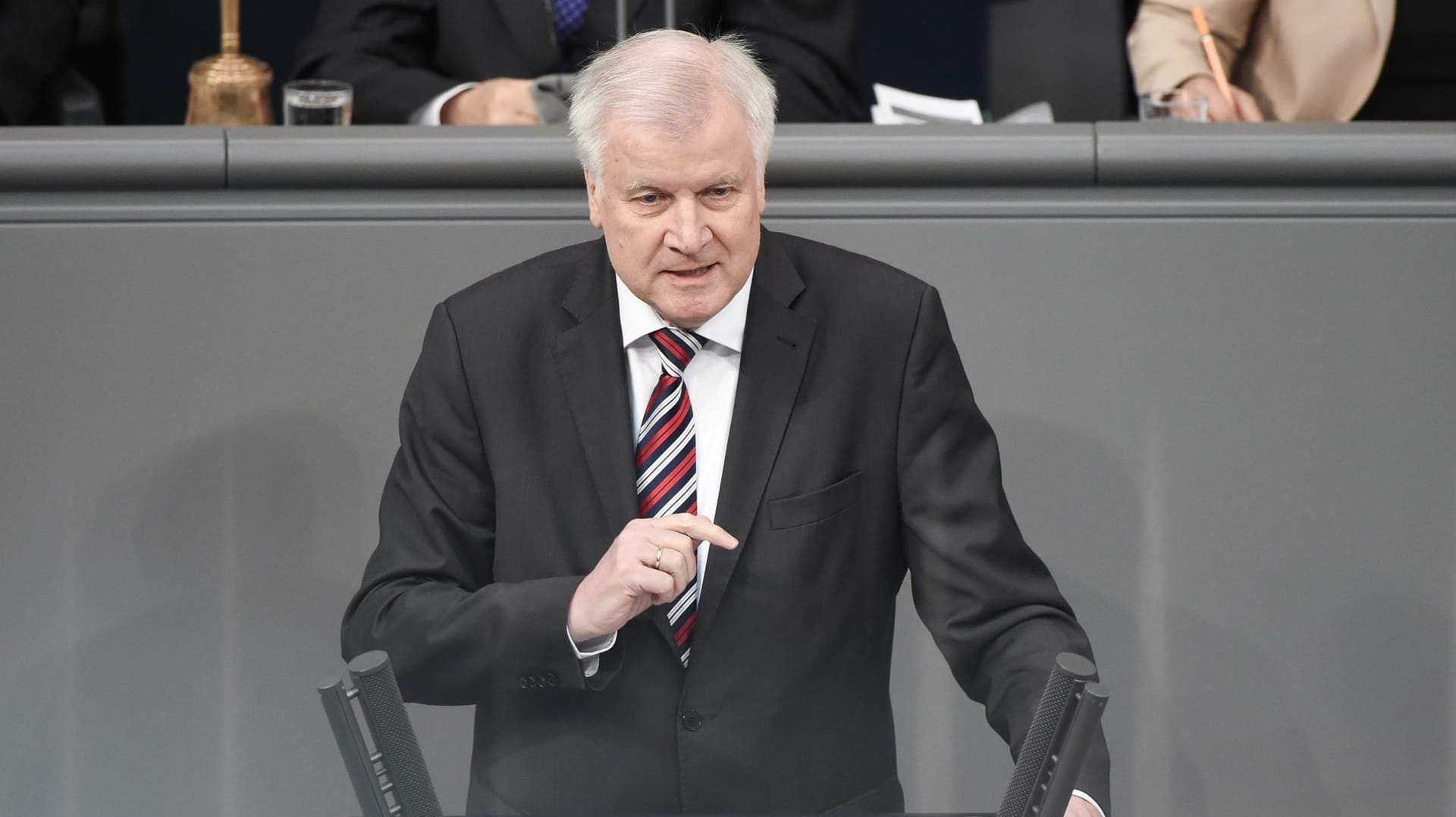 Horst Seehofer: Der frischgebackene Bundesinnenminister fordert einen starken Staat. Horst Seehofer: Der frischgebackene Bundesinnenminister fordert einen starken Staat.