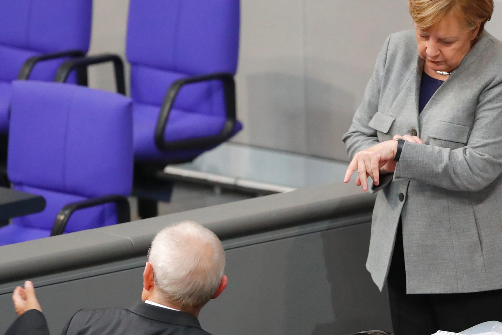 Die Zeiten ändern sich (nicht): Der Bundestag hat die Abschaffung der Zeitumstellung abgelehnt. Kanzlerin Merkel war bei der Abstimmung nicht dabei. (Archivbild)