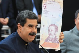 Venezuelas Präsident Nicolas Maduro, bei einem Treffen des Nationalen Rates für produktive Wirtschaft: Venezuela streicht drei Nullen seiner Währung.
