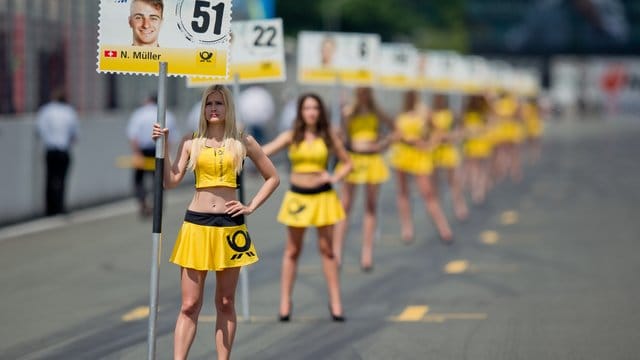 Weibliche Staffage beim Deutschen Tourenwagen-Masters (DTM) 2016 in Nürnberg. Weibliche Staffage beim Deutschen Tourenwagen-Masters (DTM) 2016 in Nürnberg.