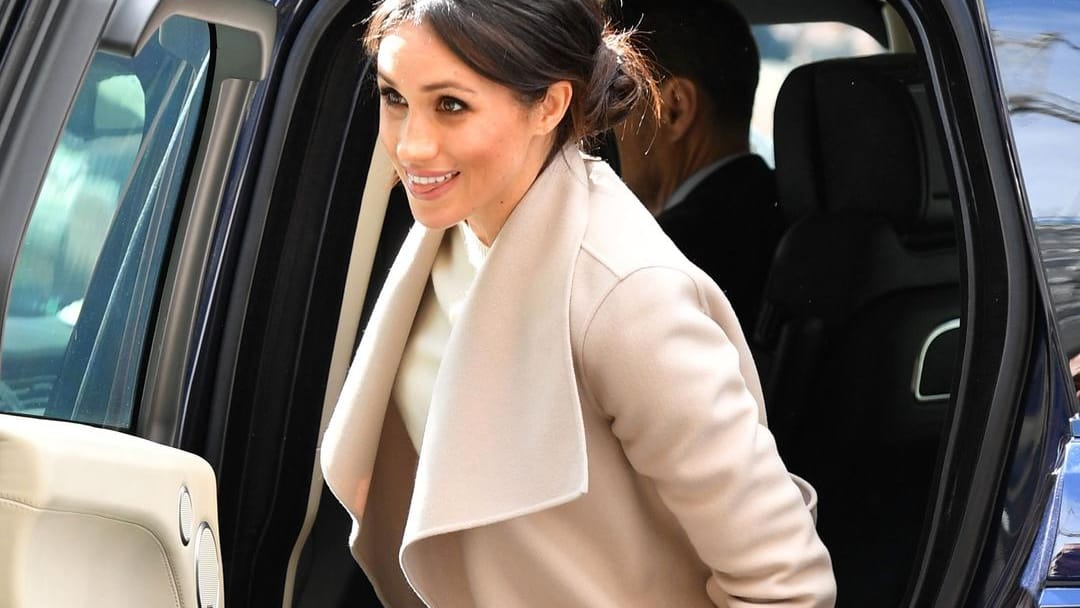 Meghan Markle: Sie trug einen Pullover von Victoria Beckham.