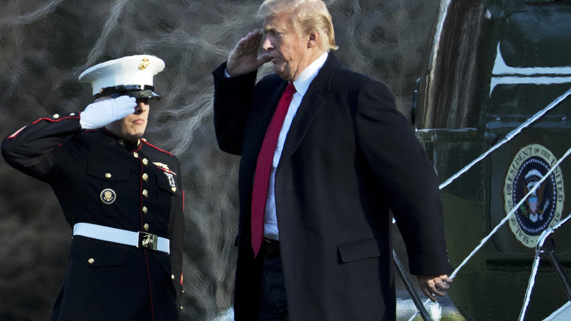 Trump zurück im Weißen Haus: Am Freitag unterschrieb er ein Haushaltsgesetz. Trump zurück im Weißen Haus: Am Freitag unterschrieb er ein Haushaltsgesetz.