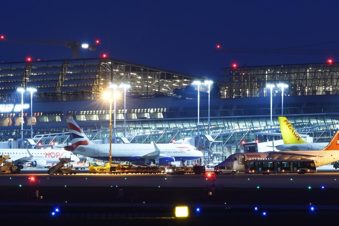 Der Flughafen in Stuttgart: Ein Flughafenmitarbeiter hat einen betrunkenen Co-Piloten kurz vor dem Abflug gestoppt.