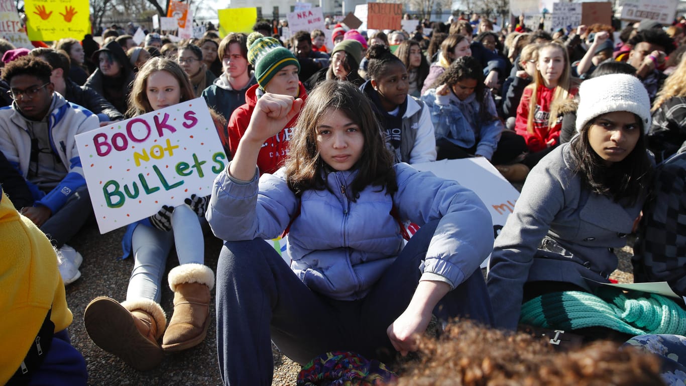 Schon am 14. März demonstrierten Schüler vor dem Weißen Haus gegen Waffengewalt: Nun werden Hunderttausende zu einem Protestmarsch in Washington erwartet.