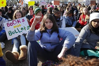 Schon am 14. März demonstrierten Schüler vor dem Weißen Haus gegen Waffengewalt: Nun werden Hunderttausende zu einem Protestmarsch in Washington erwartet.
