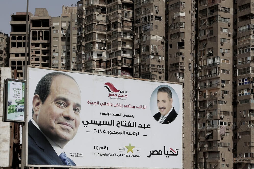 Ein Wahlplakat von Abdel Fattah al-Sisi, dem amtierenden Präsident von Ägypten: Kurz vor dem Wahl wird das Land von einem Terroranschlag erschüttert.