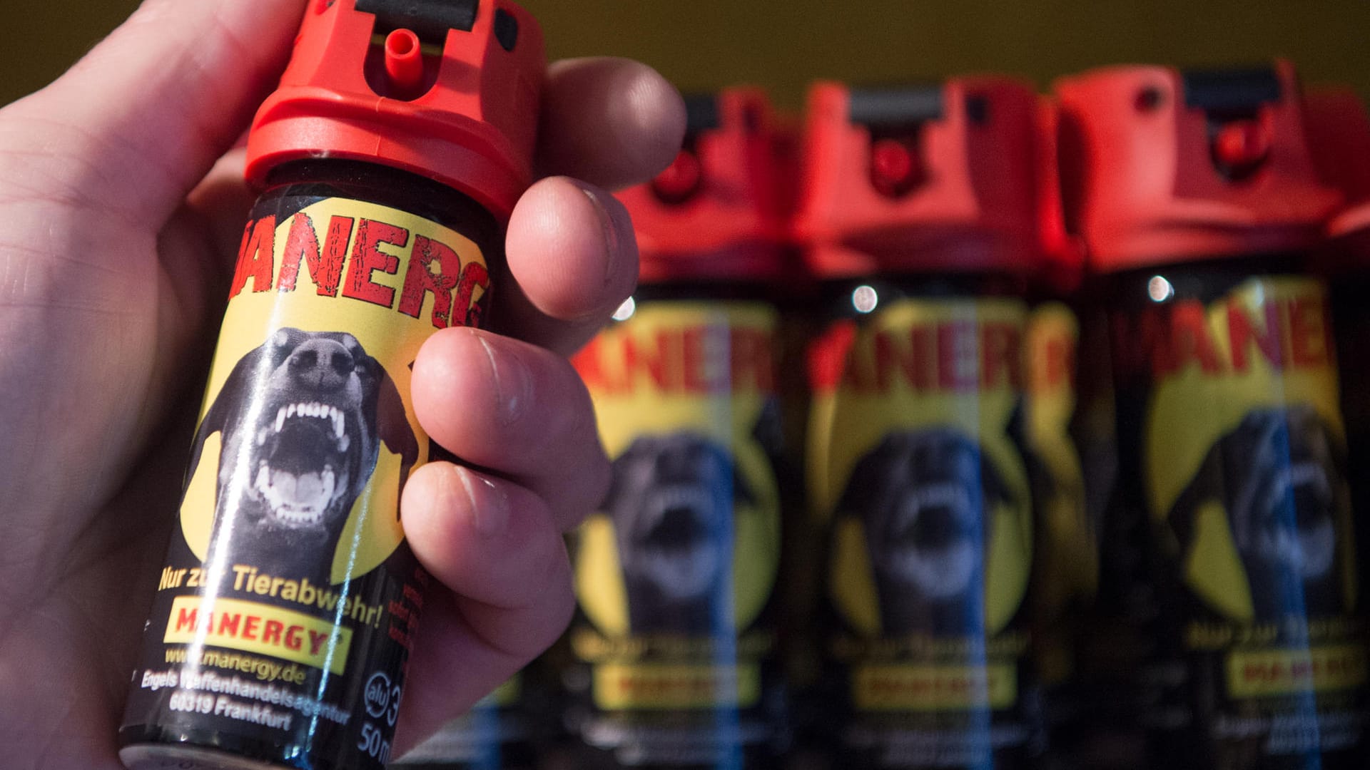 Pfefferspray: Damit griffen drei Männer einen Hundesbesitzer an. Pfefferspray: Damit griffen drei Männer einen Hundesbesitzer an.