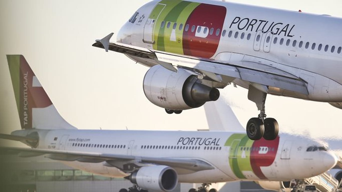 Start einer Maschine von Air Portugal: Dieses Vergnügen werden die gestrandeten Passsagiere erst am Montag haben.