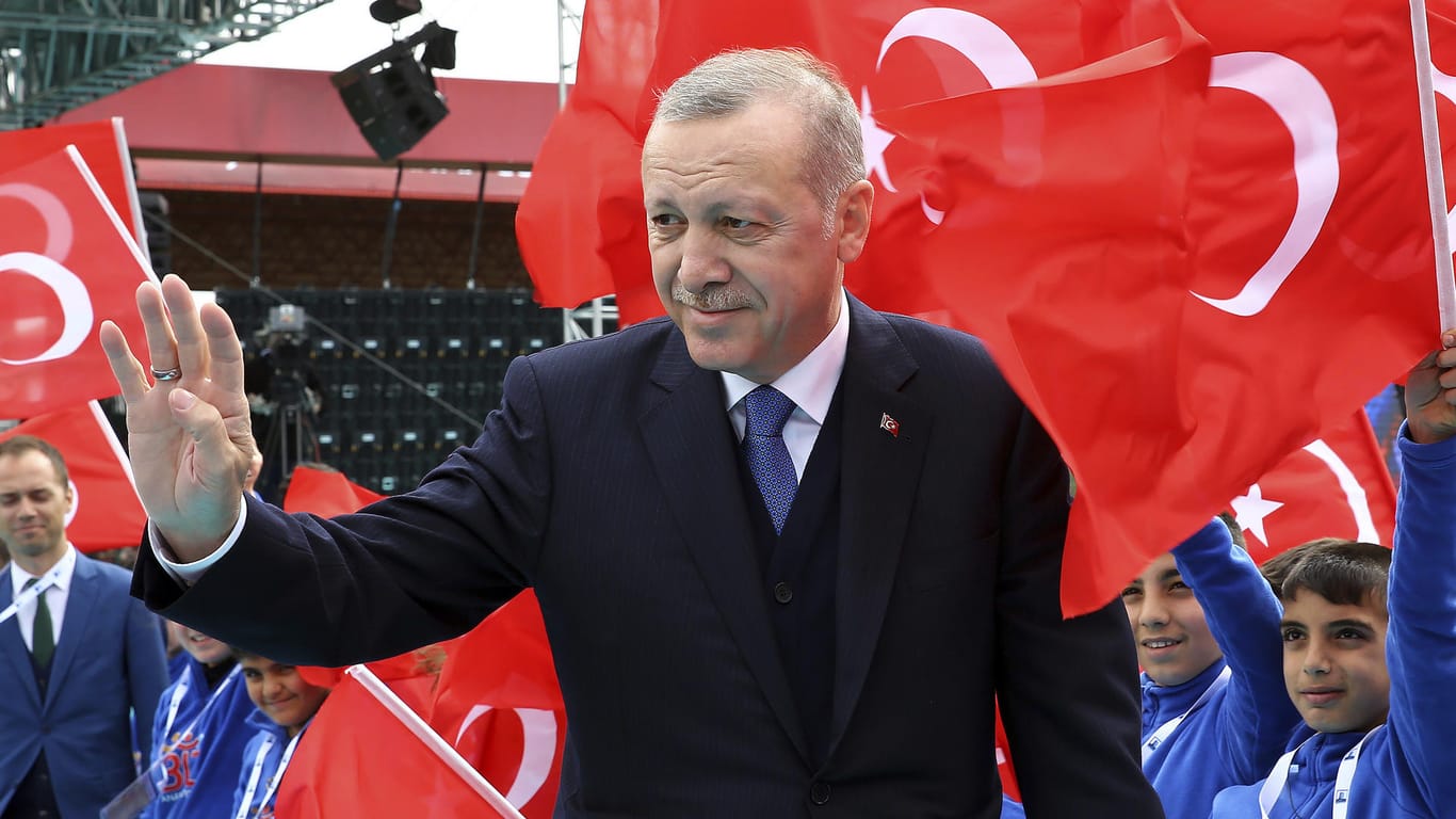 Türkischer Präsident Recep Tayyip Erdogan: Auch nach der Freilassung des Journalisten Deniz Yücel gibt es viel Konfliktstoff mit der EU.