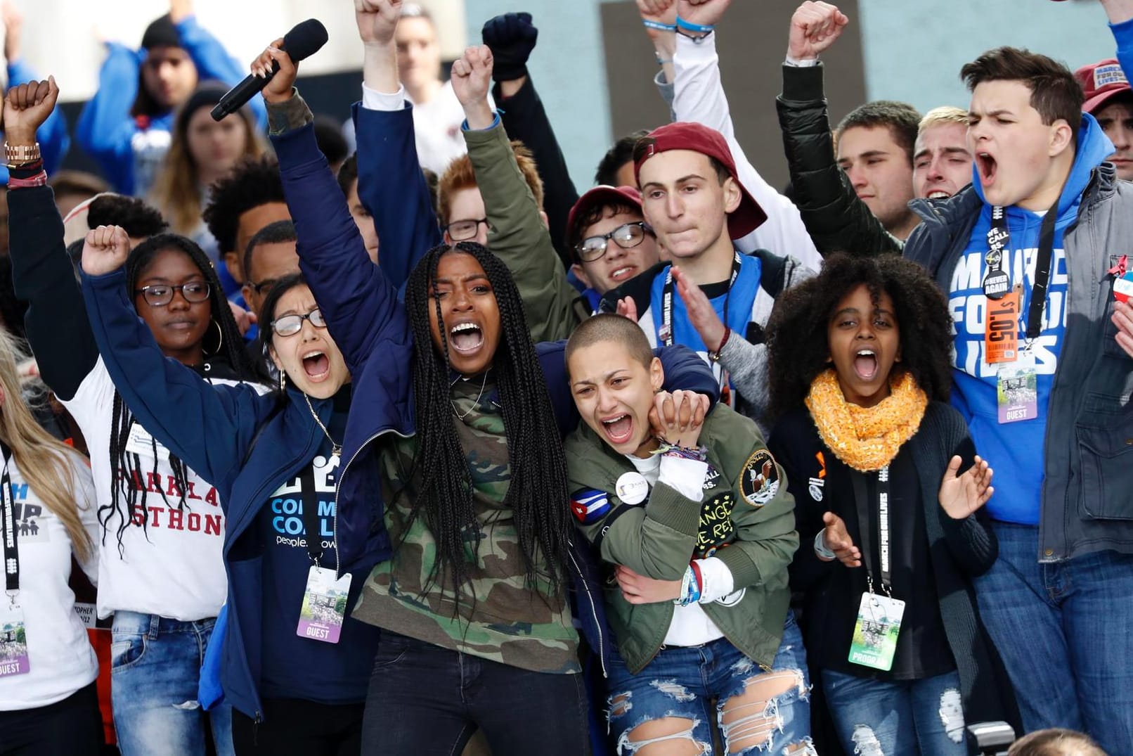 Protest in Washington: Zwei Überlebende der Schießerei in Parkland, Tyra Hemans und Emma Gonzalez (Mitte), führten die Schülerdemonstraion an.