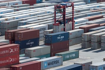 Containerumschlag: Welche Auswirkungen wird der Handelsstreit zwischen den USA und China auf die boomende Konjunktur Deutschlands haben?