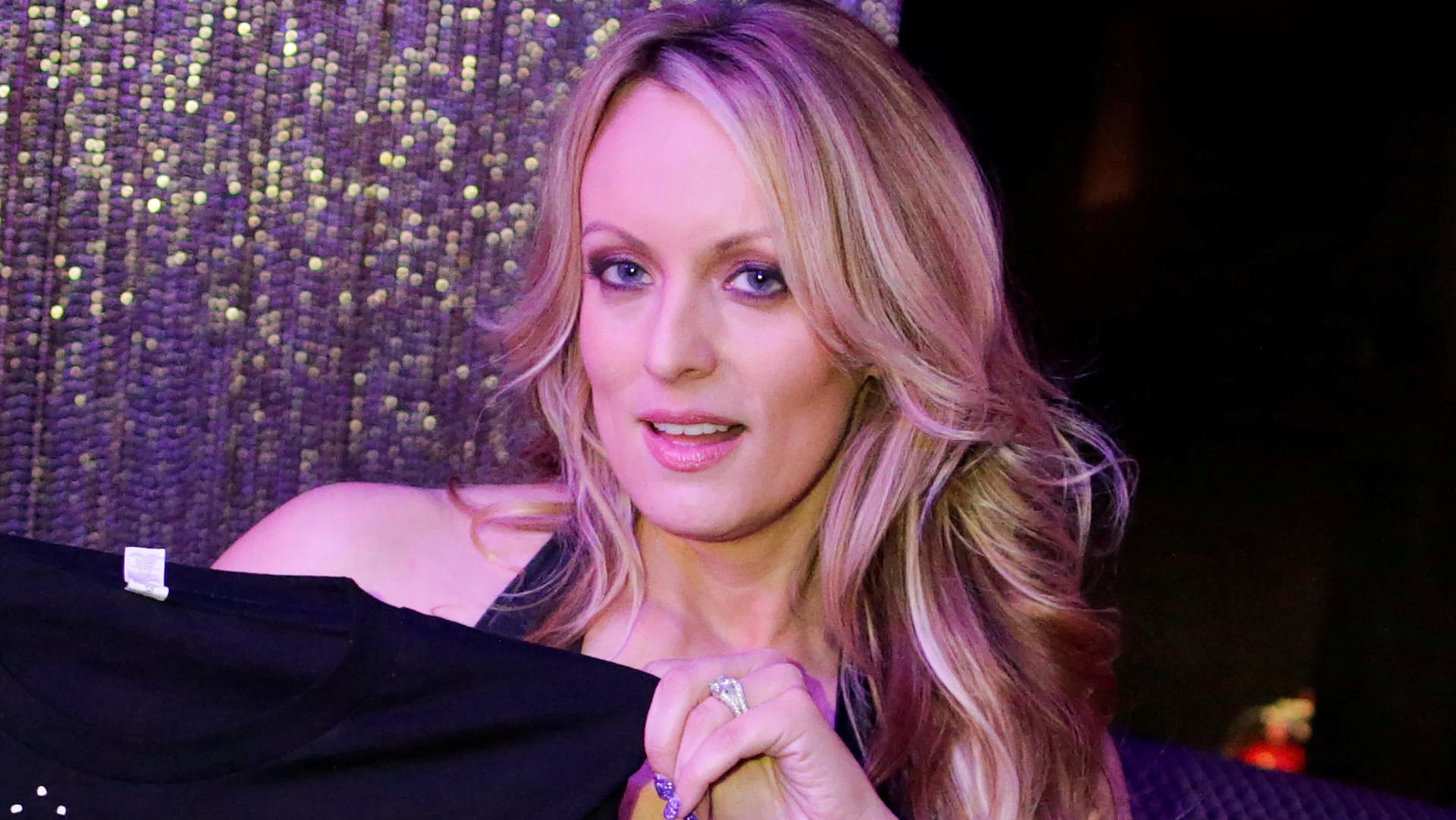 Stephanie Clifford alias Stormy Daniels: Hat die Pornodarstellerin tatsächlich Beweise für eine Affäre mit Donald Trump? Stephanie Clifford alias Stormy Daniels: Hat die Pornodarstellerin tatsächlich Beweise für eine Affäre mit Donald Trump?