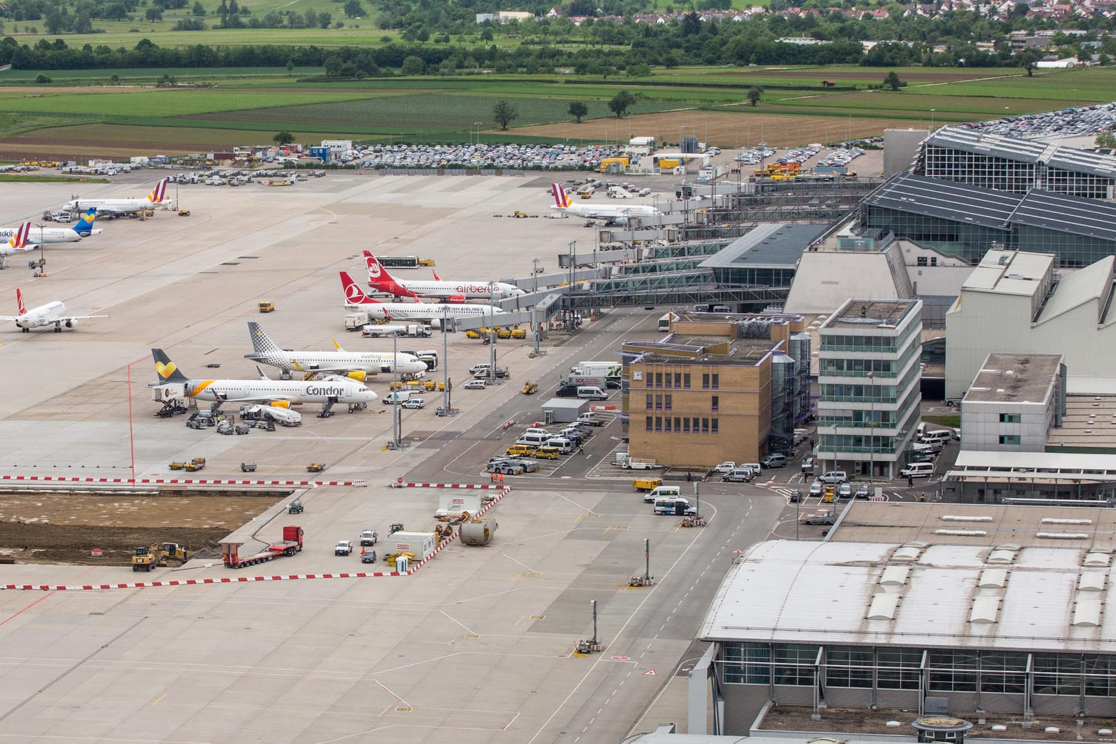 Flughafen Stuttgart: Der festgenommene Co-Pilot könnte nun seine Fluglizenz verlieren.