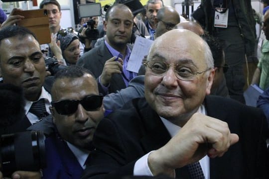 Moussa Mostafa Moussa, Präsidentschaftskandidat der al-Ghad-Partei, kommt zur Stimmabgabe.