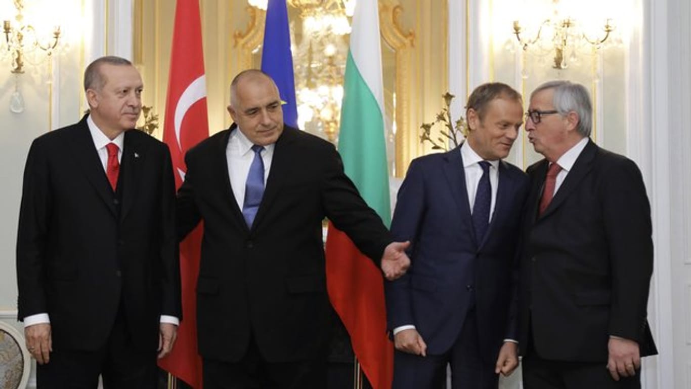 Erdogan (l-r), Präsident der Türkei, Borissow, der Ministerpräsident von Bulgarien, Tusk, EU-Ratspräsident und Juncker, Präsident der Europäischen Kommission, vor ihrem Treffen.