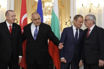 Erdogan (l-r), Präsident der Türkei, Borissow, der Ministerpräsident von Bulgarien, Tusk, EU-Ratspräsident und Juncker, Präsident der Europäischen Kommission, vor ihrem Treffen.