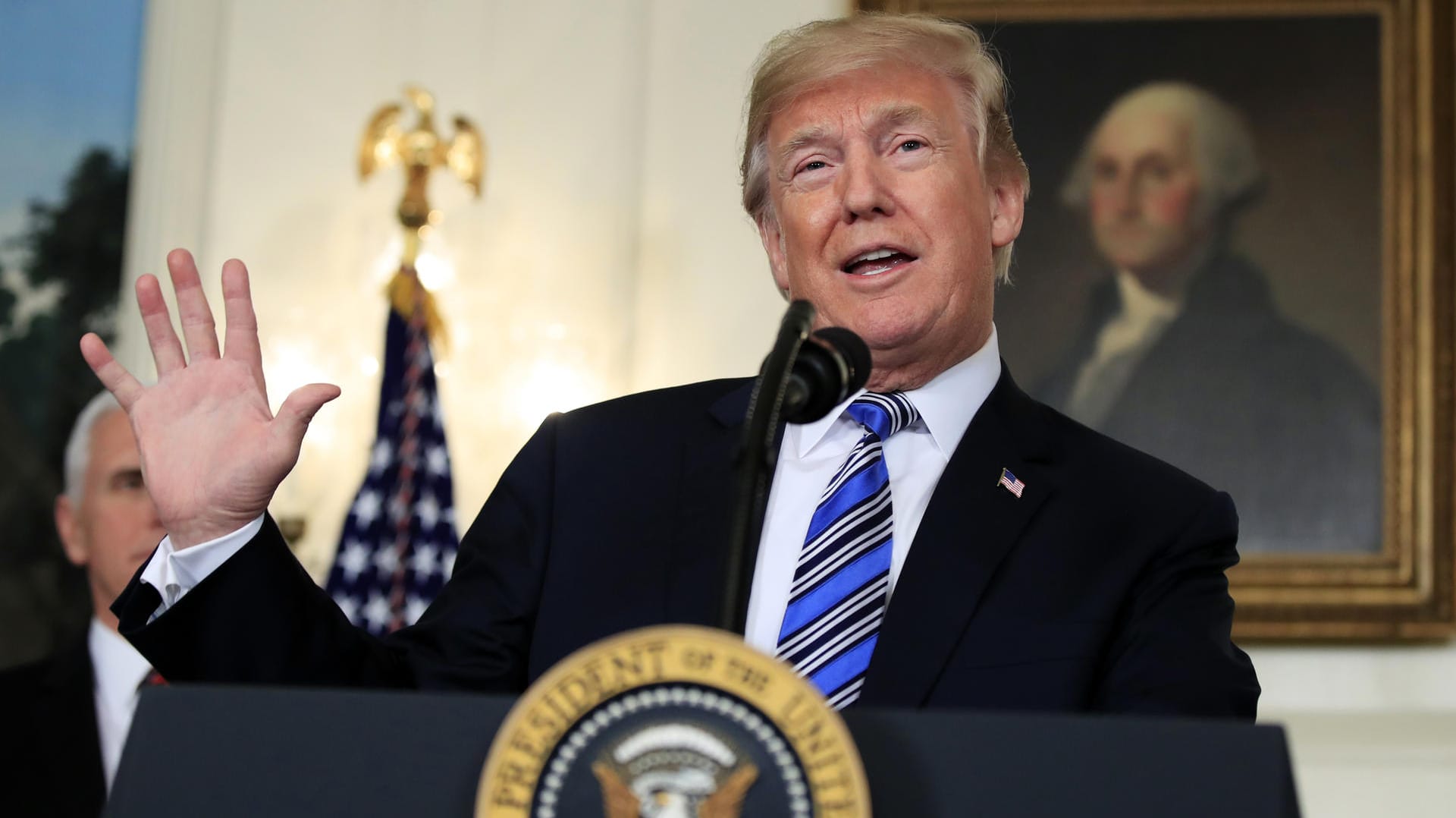 Donald Trump spricht im Weißen Haus: Der US-Präsident fordert von China, seinen Handelsüberschuss gegenüber den USA zu senken. Donald Trump spricht im Weißen Haus: Der US-Präsident fordert von China, seinen Handelsüberschuss gegenüber den USA zu senken.