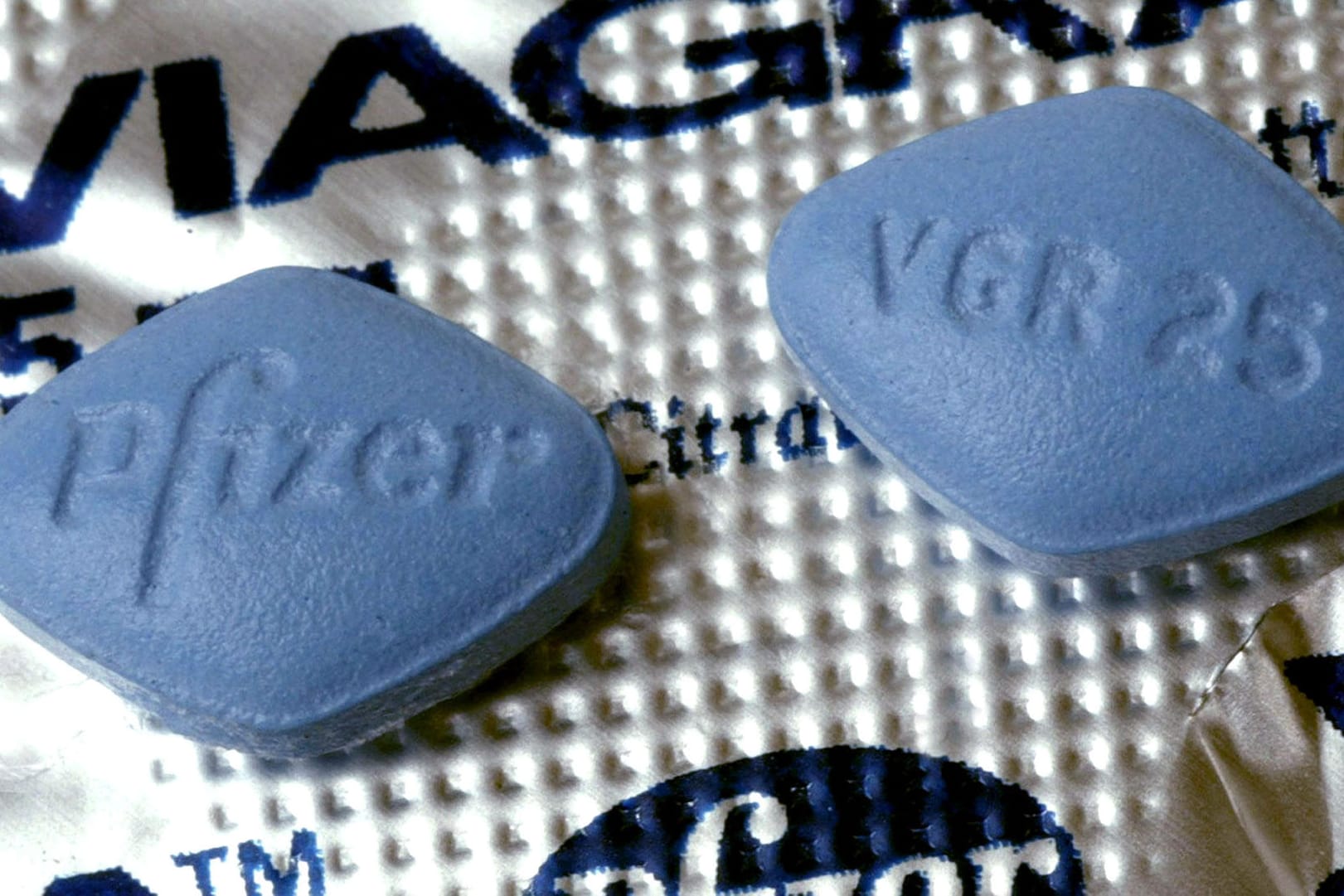 Zwei Tabletten Viagra: Mehr als 64 Millionen Männer schluckten bisher insgesamt über drei Milliarden Pillen, berichtet Pfizer.