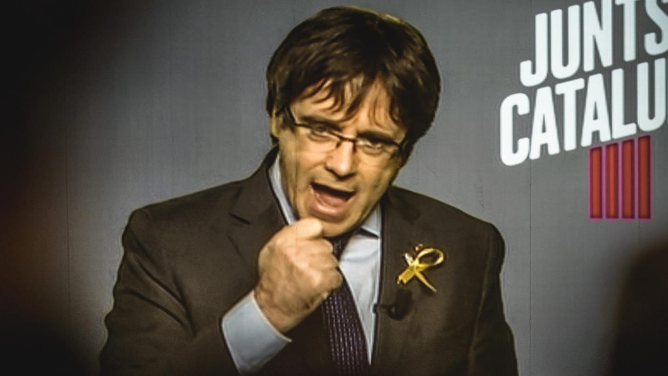 Carles Puigdemont spricht zu Anhängern: Der ehemalige katalanische Regionalpräsident wurde vergangenen Sonntag in Deutschland festgenommen.