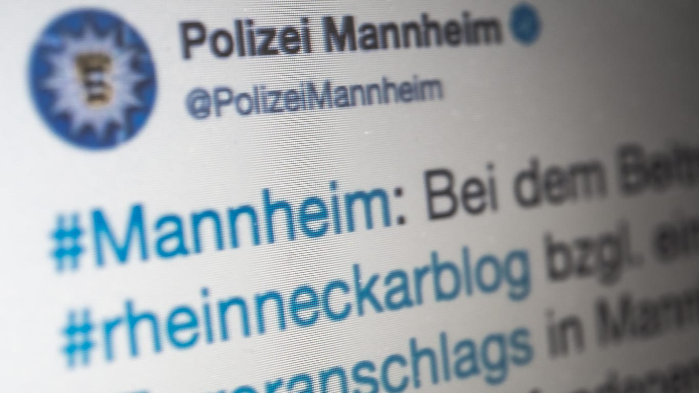 Die Polizei widerspricht per Twitter der Falschmeldung des Rheinneckarblogs: Man habe mit dem erfundenen Terroranschlag eine Debatte auslösen wollen, heißt es vom Betreiber des Blogs.