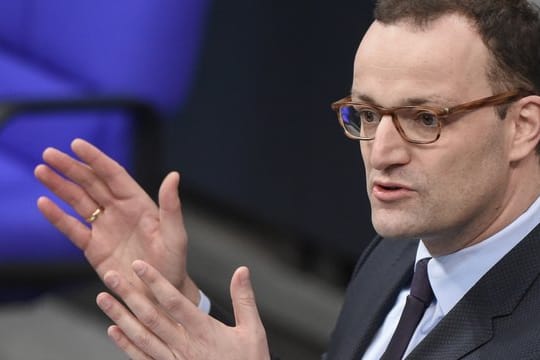 Minister Jens Spahn bei einer Rede zur Gesundheitspolitik.