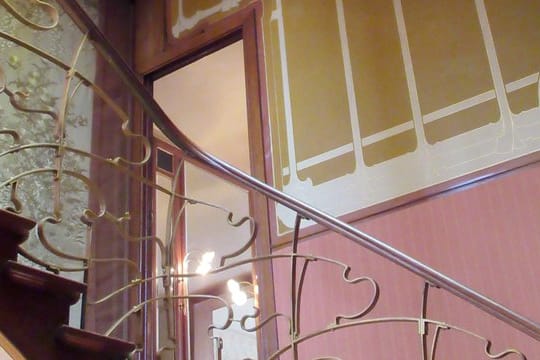 Arabesken und Schnörkel: Der Treppenaufgang des ehemaligen Hauses von Victor Horta, das heute ein Museum ist.