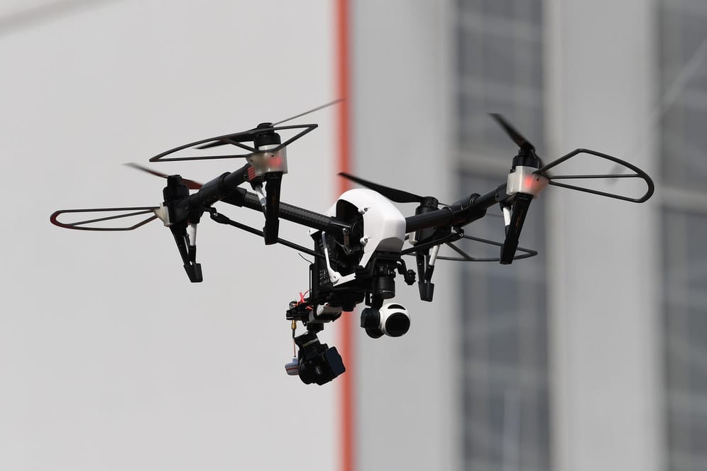 Fliegende Drohne: Die kleinen Flugobjekte sollen auf Palma de Mallorca bei der Bekämpfung von Ungeziefer helfen. (Symbolbild)