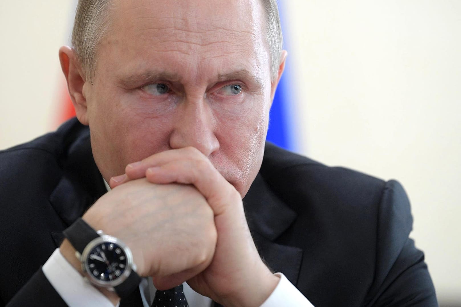 Wladimir Putin, Präsident von Russland, bei einer Pressekonferenz zu der Brandkatastrophe in Sibirien. Am gleichen Tag wies der Westen viele russische Diplomaten aus. Putin will nun reagieren.